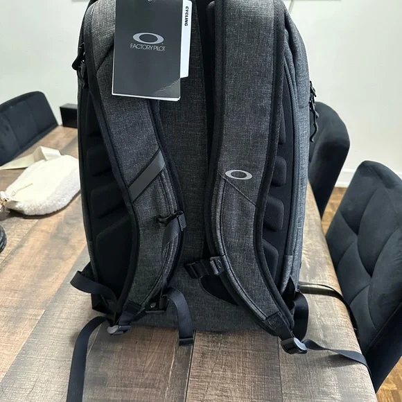 Oakley backpack - Picture 6 of 8